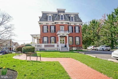/international/us/10-w-main-street-moorestown-nj-110108917968/