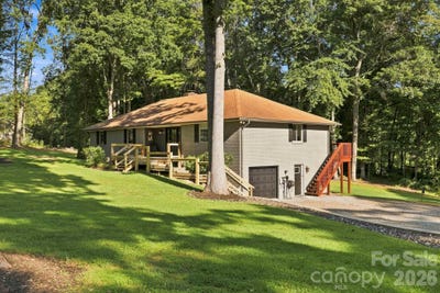 /international/us/168-s-country-lane-mills-river-nc-110110098811/