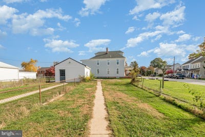/international/us/429-high-street-hanover-pa-110103157840/