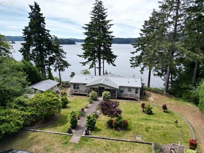 /international/us/83235-clear-lake-rd-florence-or-110109208899/