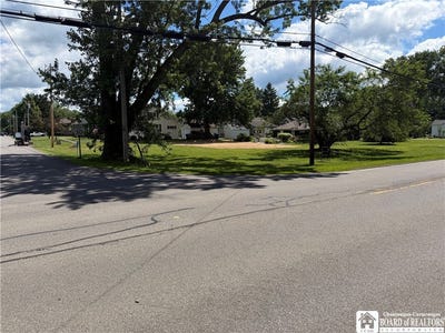 /international/us/main-street-bemus-point-ny-110107286299/