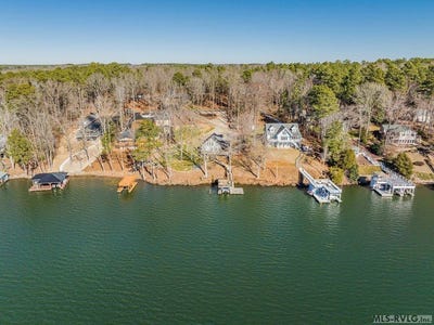 /international/us/287-lakeview-drive-bracey-va-110104881811/