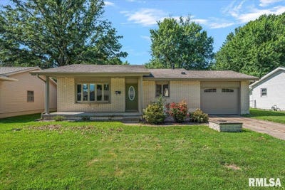 /international/us/814-virginia-avenue-taylorville-il-110100968437/
