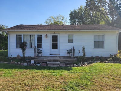 /international/us/611-easy-street-monticello-in-110120499290/