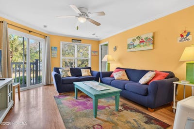 /international/us/105-se-58th-street-oak-island-nc-110106853458/