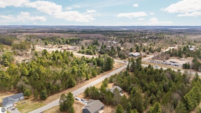 /international/us/-32-old-cabin-drive-interlochen-mi-110107463744/