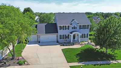 /international/us/2703-glen-oaks-drive-cedar-falls-ia-110108397668/