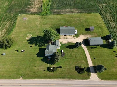 /international/us/3971-east-rock-grove-road-orangeville-il-110100719859/