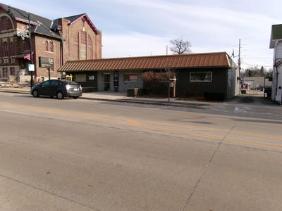 /international/us/215-n-spring-street-beaver-dam-wi-110096643394/