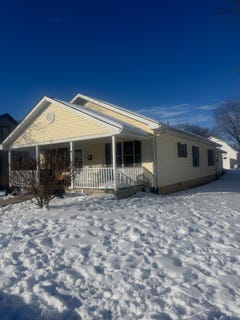 /international/us/209-e-franklin-st-roodhouse-il-110104046486/