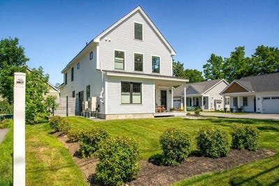 /international/us/8-fae-lane-gorham-me-110101115849/