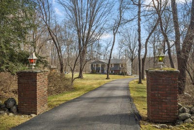 /international/us/15-brightview-court-carmel-ny-110098453987/