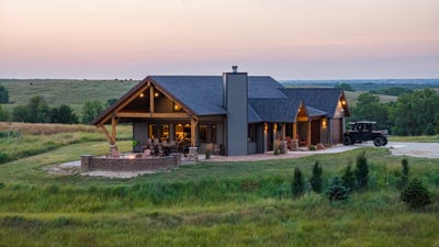 /international/us/987-river-rd-red-cloud-ne-110098056333/