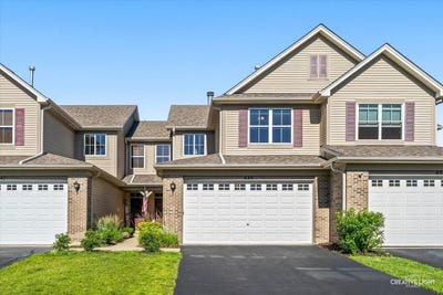/international/us/449-dancer-lane-oswego-il-110108975048/