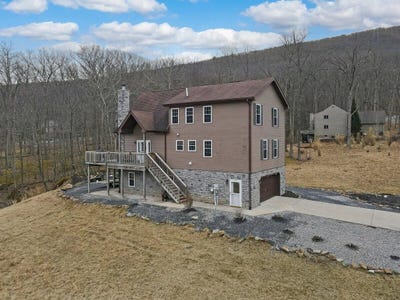 /international/us/16-delaware-drive-w-hazleton-pa-110098374002/