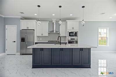 /international/us/502-trent-street-victoria-tx-110108982021/