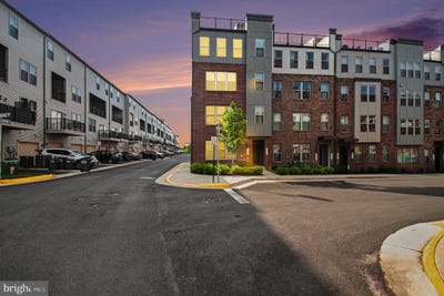 /international/us/2430-silver-line-alley-herndon-va-110108378891/