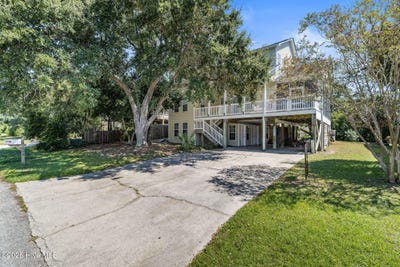 /international/us/106-se-44th-street-oak-island-nc-110103298345/