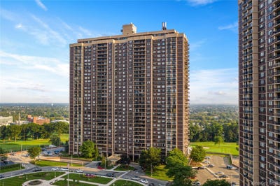/international/us/26910-grand-central-parkway-floral-park-ny-110120892520/