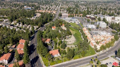 /international/us/7210-woodlake-ave-west-hills-ca-110106534146/