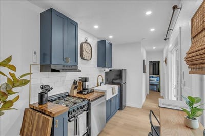 /international/us/1501-clay-street-brenham-tx-110104483686/