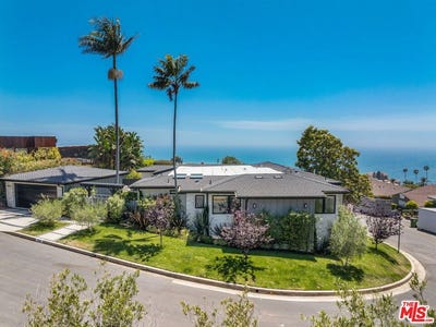 /international/us/17810-sabbiadoro-way-pacific-palisades-ca-110109812022/