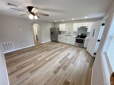 /international/us/604-n-henderson-street-salem-mo-110105854489/
