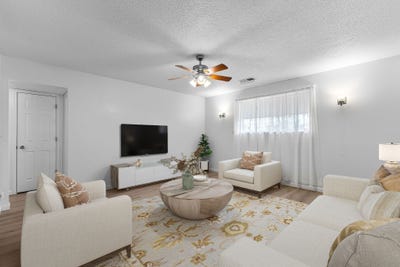/international/us/6401-aurora-avenue-urbandale-ia-110110103226/