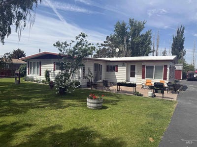 /international/us/1868-falcon-circle-w-pocatello-id-110099913706/