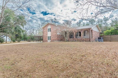 /international/us/155-garden-drive-williston-sc-110104557106/