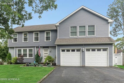 /international/us/4-laurel-crest-drive-howell-nj-110108549722/