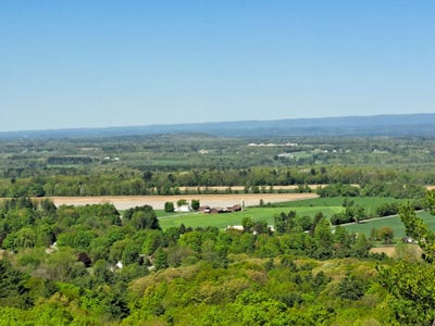 /international/us/bald-mountain-road-greenwich-ny-110108060079/