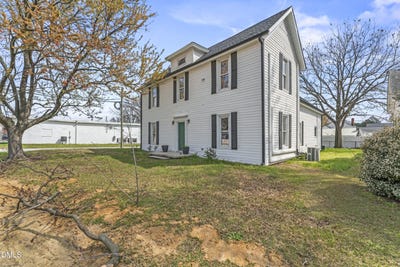 /international/us/141-s-broad-street-e-angier-nc-110106949226/