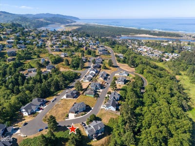 /international/us/25-lahaina-loop-pacific-city-or-110099178427/