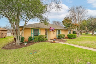 /international/us/401-meadow-ridge-drive-cedar-hill-tx-110106238913/