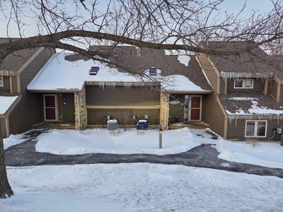 /international/us/107-east-point-drive-galena-il-110105077502/
