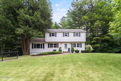 /international/us/32-secada-drive-clifton-park-ny-110100918356/