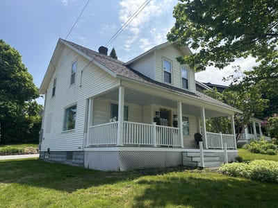 /international/us/27-dudley-street-presque-isle-me-110107402814/