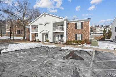 /international/us/3425-country-stone-manor-drive-valley-park-mo-110105311988/
