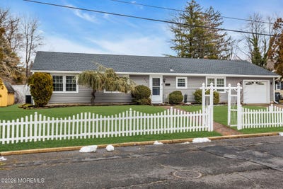 /international/us/496-apple-valley-drive-belford-nj-110107460853/