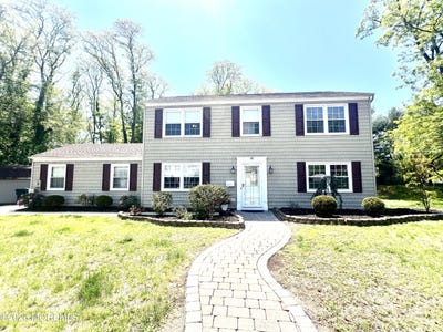 /international/us/16-templer-way-hazlet-nj-110107845024/