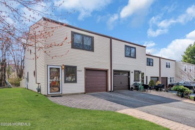 /international/us/633-randall-way-aberdeen-nj-110107058595/