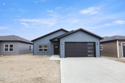 /international/us/3413-35th-street-west-williston-nd-110107416070/