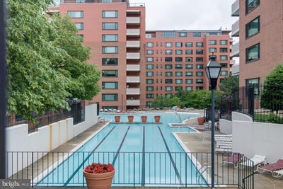 /international/us/1021-arlington-boulevard-arlington-va-110101215585/