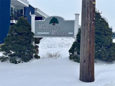 /international/us/9-wyndover-woods-lane-white-plains-ny-110106355828/