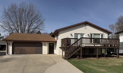 /international/us/1009-willow-drive-aberdeen-sd-110107691481/