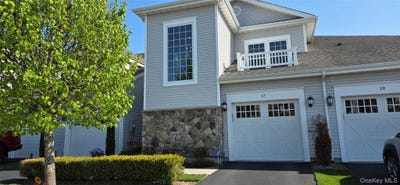 /international/us/17-greentree-court-shirley-ny-110107851389/