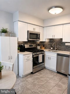/international/us/6414-hilltop-drive-brookhaven-pa-110107584899/