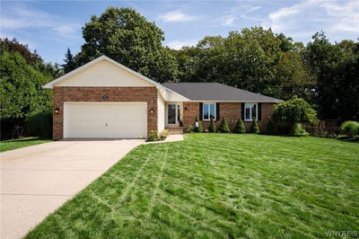 /international/us/8959-candlewood-lane-clarence-center-ny-110110196996/