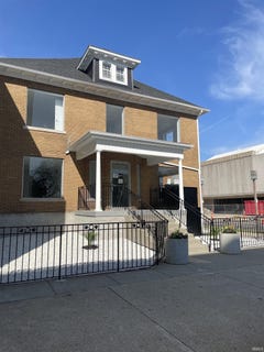 /international/us/401-s-second-street-elkhart-in-110108424536/